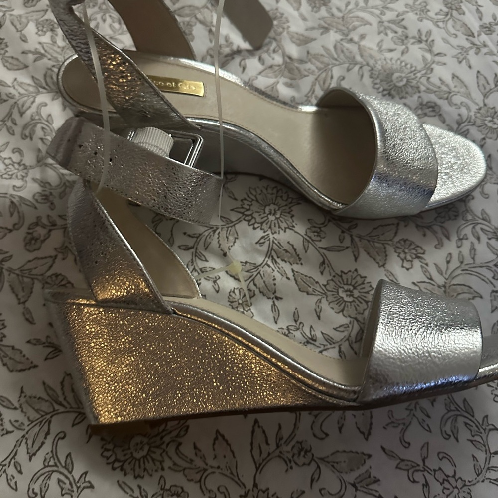 Elegant Silver Women's Sandals - Picture 3 of 8